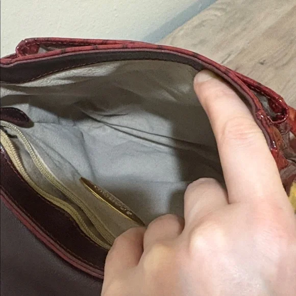 Brahmin‎ Crimson Croc-Embossed Crossbody Bag 9"x8.5" - Picture 9 of 15